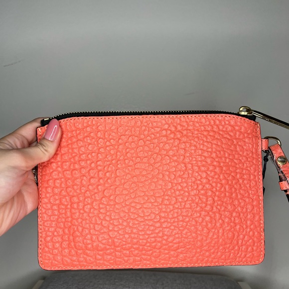 BURBERRY WRISTLET CORAL GRAINED LEATHER NWOT - Picture 4 of 7